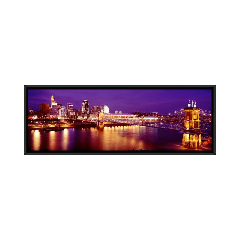 « ohio, cincinnati, night », reproduction de photo sur toile, H 16 po x l 48 po x P 1,5 po, Toile tendue
