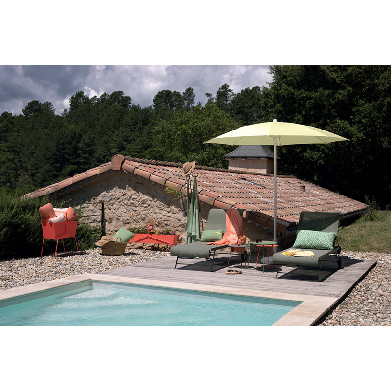 Cocotte Outdoor Round Side Table, 14" H x 13.5" L x 13.5" W, Anthracite
