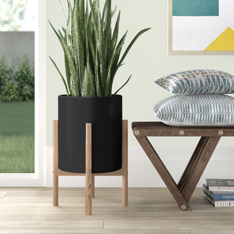 Delorme Ceramic Planter, Black/Special Walnut