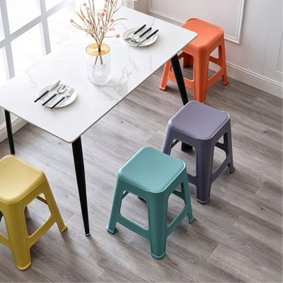 Paquet de 10 tabourets de classe empilables, tabouret gigogne en plastique coloré de 18,8 po de hauteur, chaises portatives sans dossier, sièges flexibles pour la maternelle, la salle de classe, l'école primaire, l'école intermédiaire, le bureau, la maison
