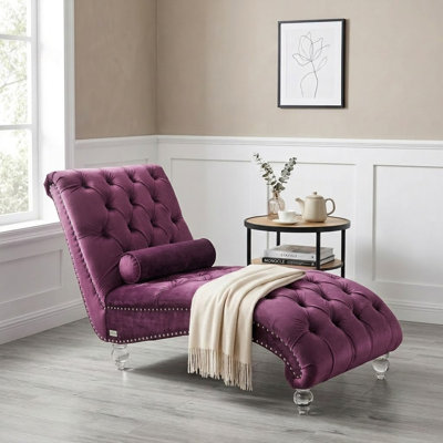 Chaise longue rembourrée avec garniture cloutée et pieds transparents Jerick