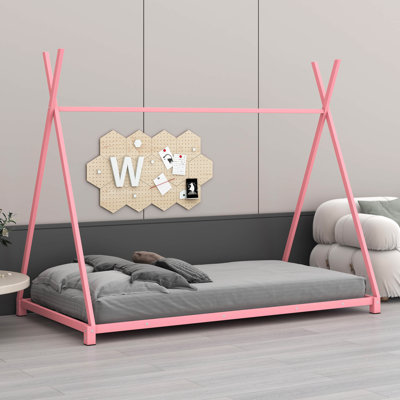 Lit plateforme simple en métal avec structure triangulaire et lattes