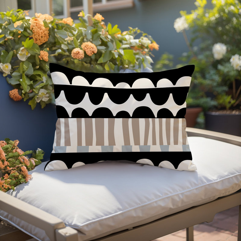 Coussin rectangulaire intérieur / extérieur Rami, H 18 po x l 25 po, Gris / noir / blanc cassé