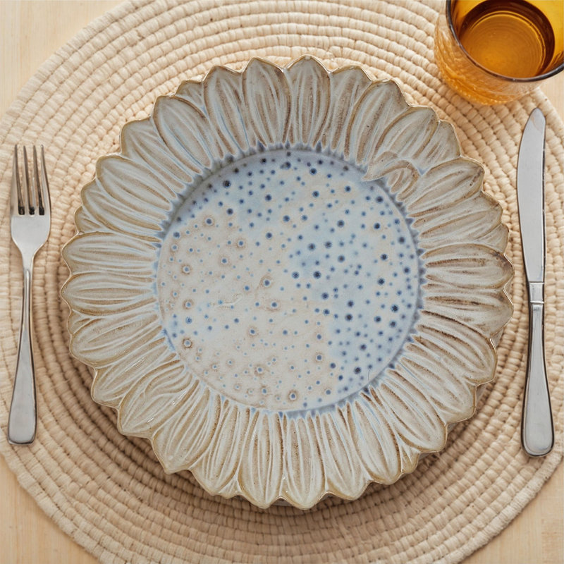 Assiette en grès en forme de fleur avec glacis réactif