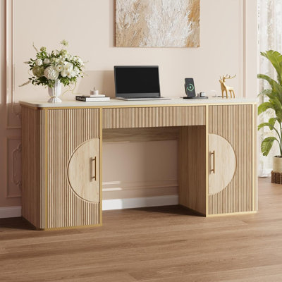 Bureau de direction moderne cannelé de 60 po, bureau d'écriture long en bois avec tiroir et armoire de rangement, bureau d'ordinateur avec station de charge