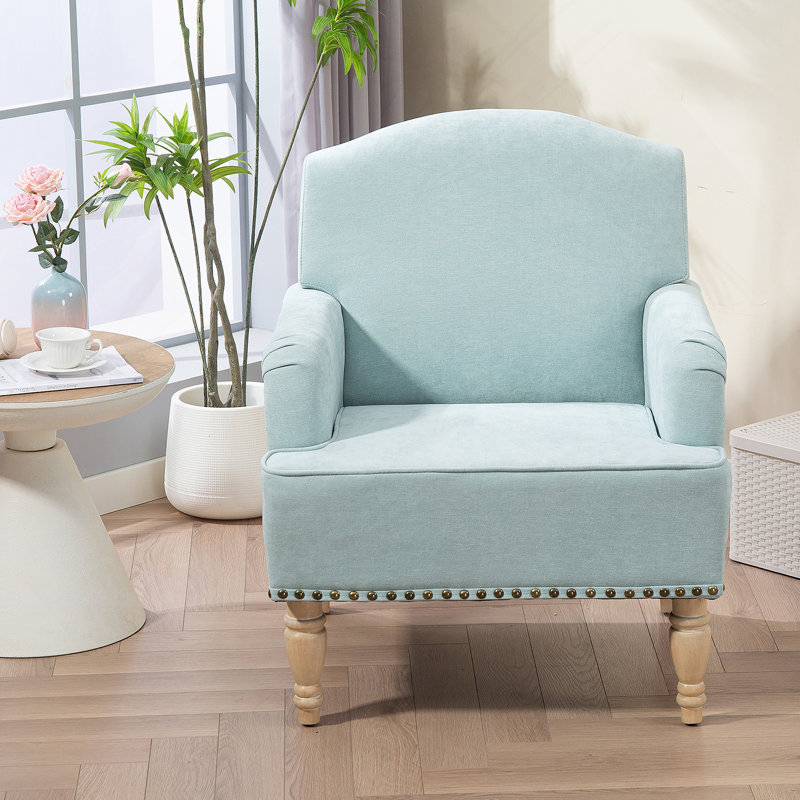 Fauteuil rembourré confortable et durable avec pieds en bois rétro et garniture cloutée, idéal pour divers espaces de vie