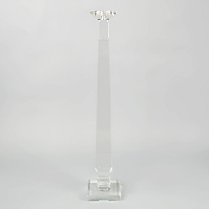 Bougeoir en cristal sur pied transparent, H 31 po x l 4 po x P 4 po