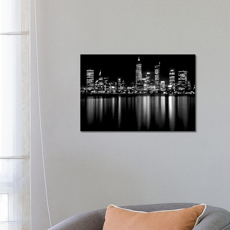 Centre-ville, impression sur verre acrylique, H 16 po x l 24 po x P 0,25 po