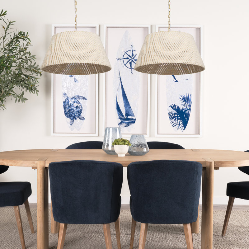 Ce luminaire suspendu à 1 lumière est doté d'un abat-jour cylindrique tressé en corde de coton avec une chaîne et un pavillon au fini doré.