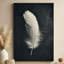 Toile tendue de style monochrome rétro délicate plume blanche - 24 po x 36 po x 1 po