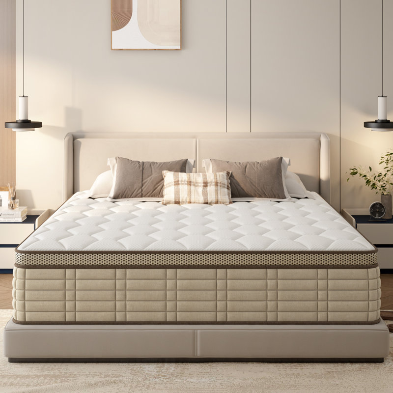 Matelas hybride moyen dans une boîte, Très grand lit, 10"