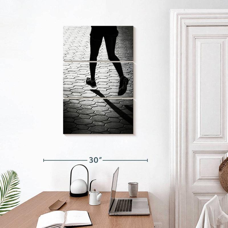 Sireci BW Jogging, 32" H x 20" W