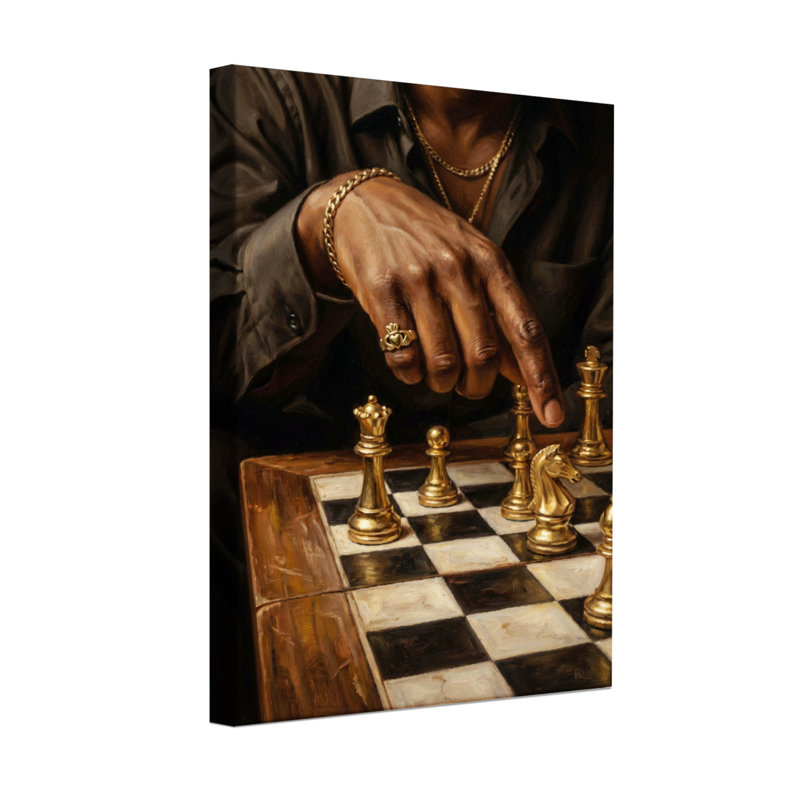 Abstrait joueur d'échecs pièces d'or main gros plan, H 18 po x l 12 po
