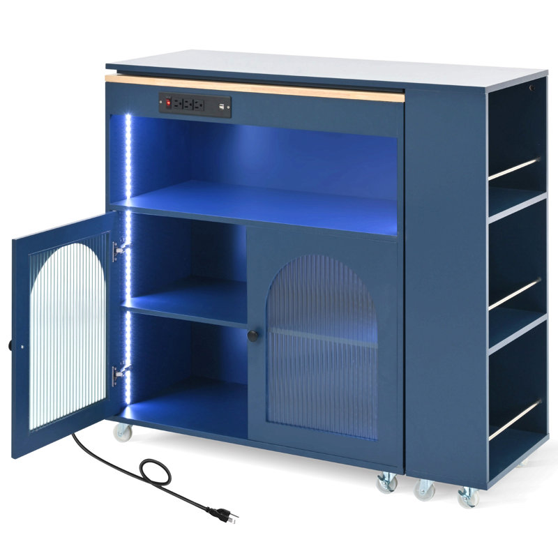 Îlot de cuisine polyvalent avec plusieurs caractéristiques pour une expérience de cuisson améliorée, Marine