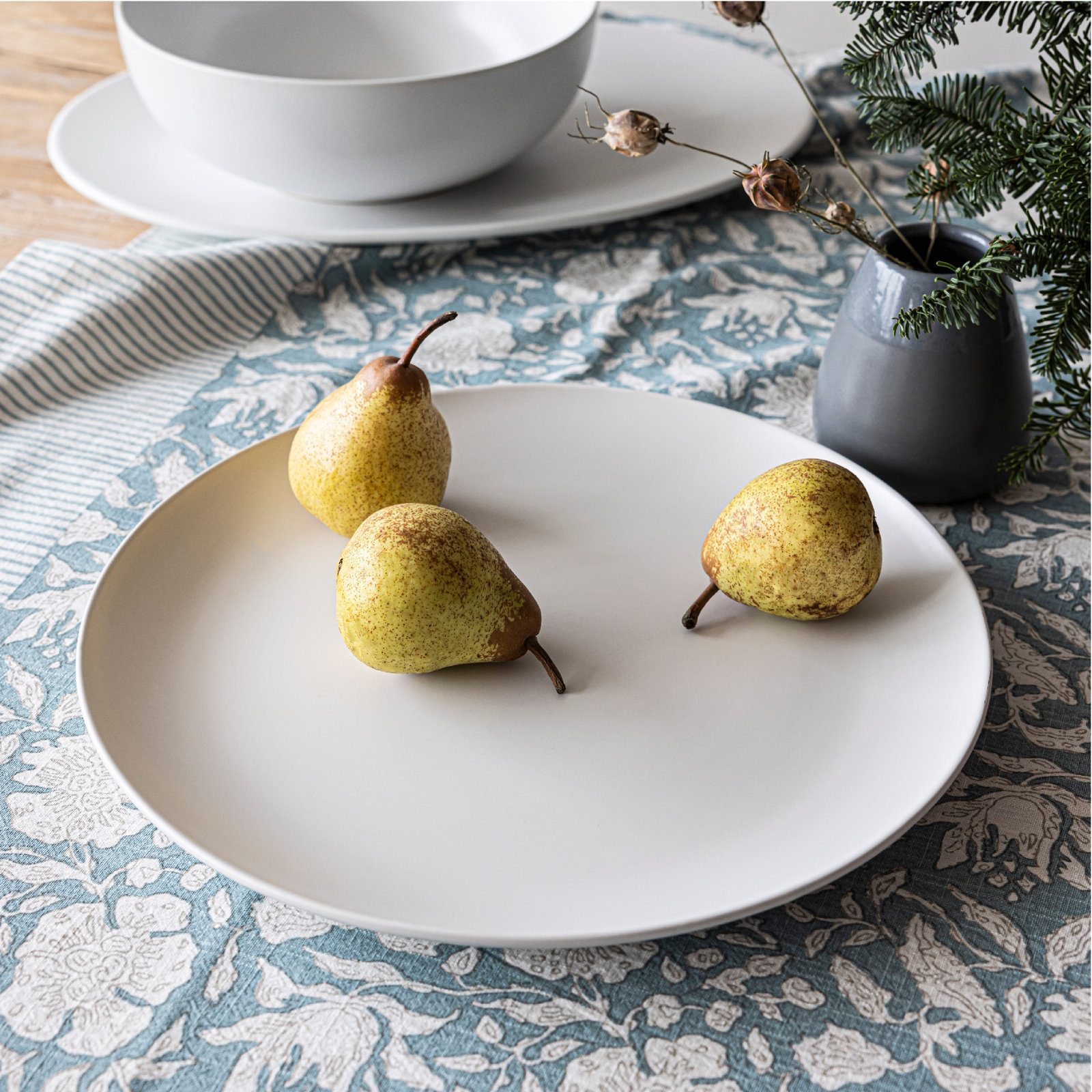 over&back Coupe Round Platter, White