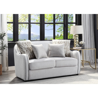 Lin beige avec 4 coussins, siège à ressorts ensachés, structure intérieure en bois d'eucalyptus, pieds en plastique Kd, siège à dossier serré et amovible, housse de coussin amovible, garniture cloutée, mousse D25, 7 pouces