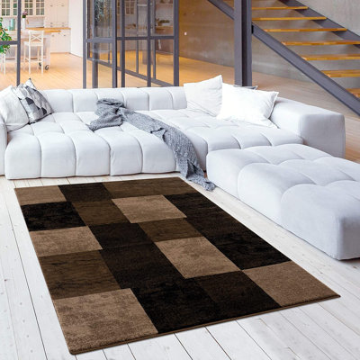 Tapis de couloir brun à blocs géométriques