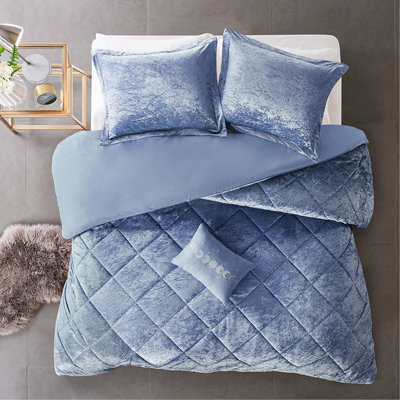 Lit simple / simple TG en velours écrasé bleu pervenche - avec coussin décoratif et taies décoratives à chevauchement pour un look élégant