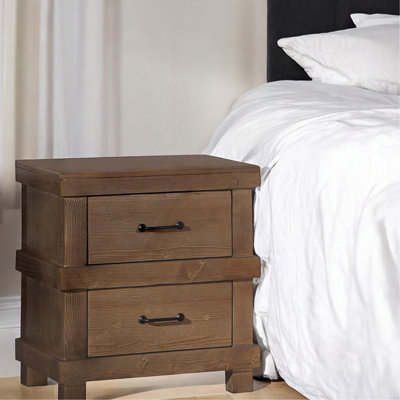 Table de chevet 2 tiroirs en chêne antique pour une chambre douillette en bois luxueux