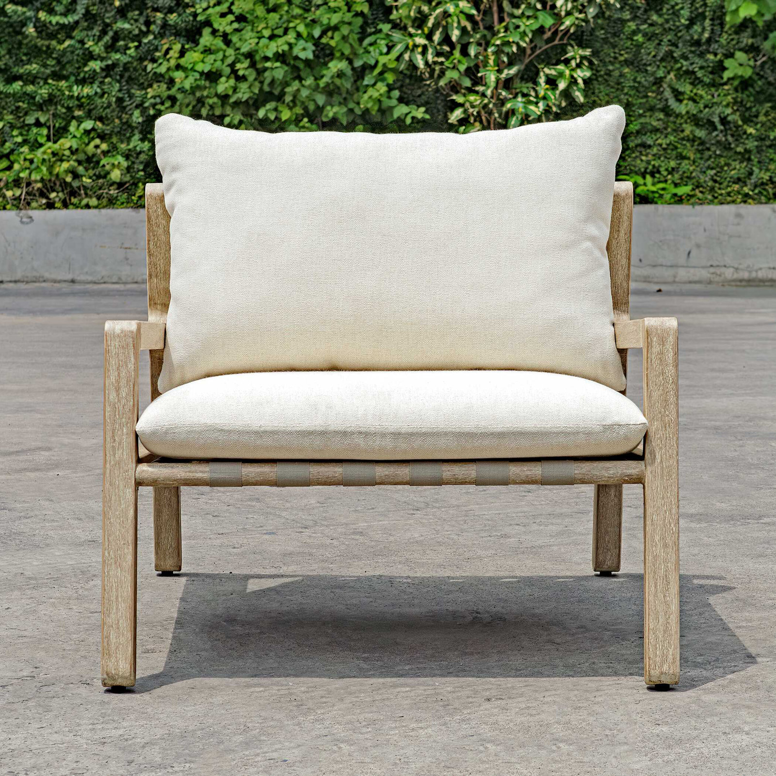  Strapped Outdoor Lounge Chair