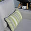 Coussin décoratif réversible rayé intérieur / extérieur (ensemble de 2)