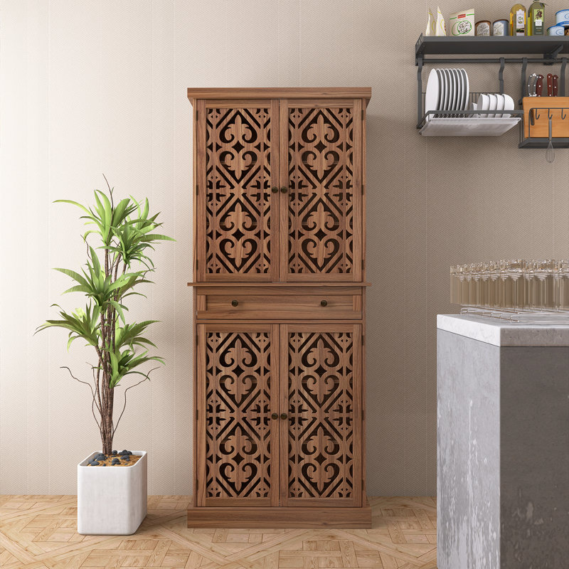 Armoire d'appoint 72 po avec 4 portes sculptées