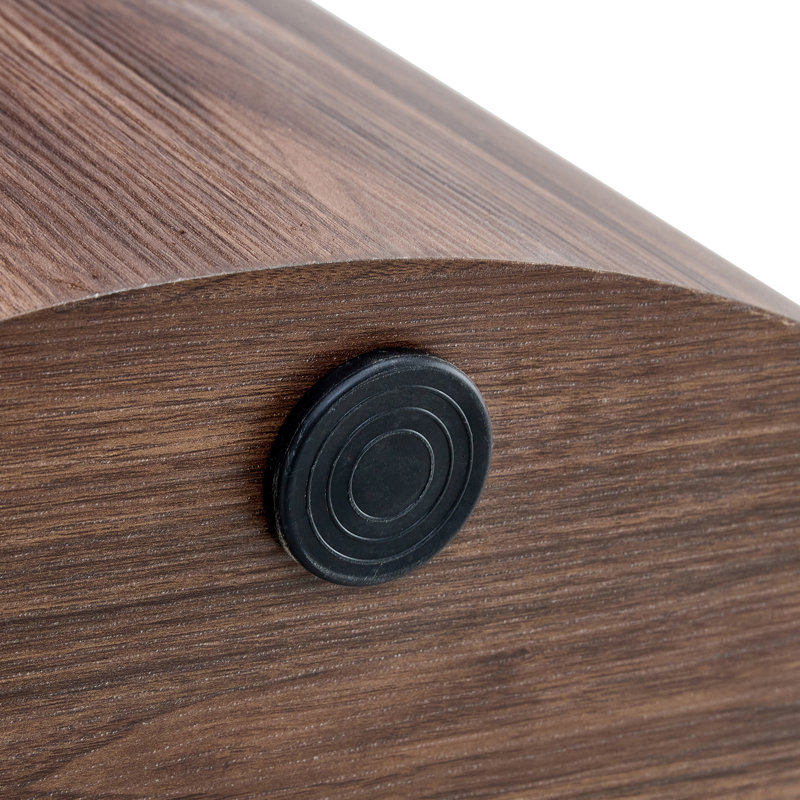Une simple table basse cylindrique seulement la table, pas de chaises., Noyer foncé