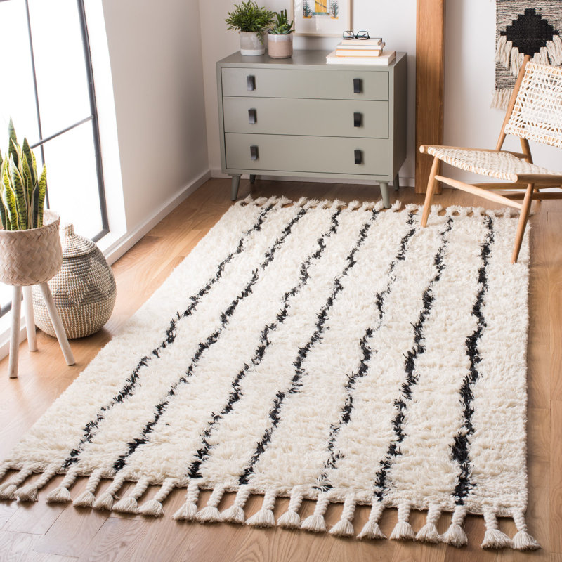 Aitkin Hand Woven Wool Geometric Rug, Rectangle 4' x 6'