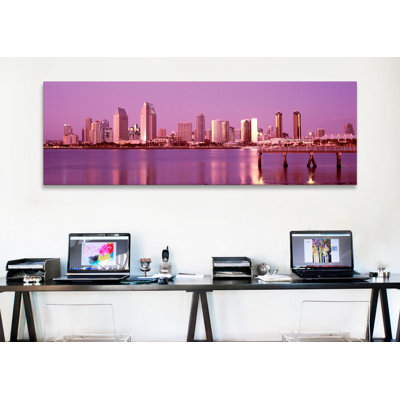 «Buildings at the Waterfront, San Diego, California 2010», reproduction de photo sur toile