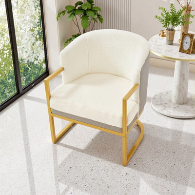 Chaise d'appoint rembourrée avec structure en métal doré pour le salon