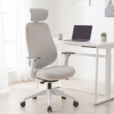 Chaise de bureau ergonomique à dossier haut avec appui-tête réglable, dossier en maille respirant et coussin confortable pour de longues heures de travail.
