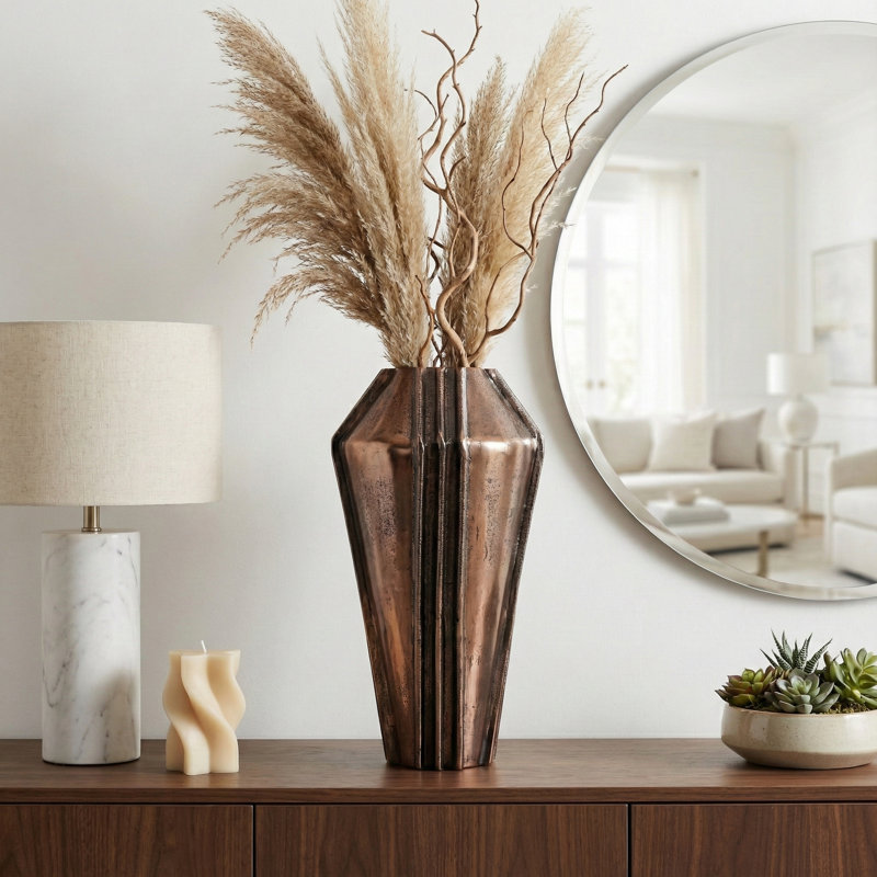 Vase sculptural en métal sculpté pour salon, H 17 po x l 9 po x P 9 po