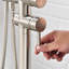 Robinet de baignoire autoportant monocommande à fixation au sol avec douche à main -112754528
