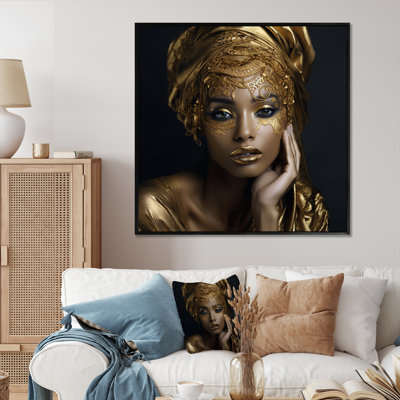 Portrait d'une femme bohémienne exquise en or I