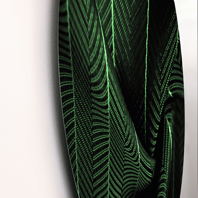 Tissu en soie vert foncé avec une fine rayure blanche II - art mural à motif de cercle en métal, H 29 po x l 29 po x P 1 po