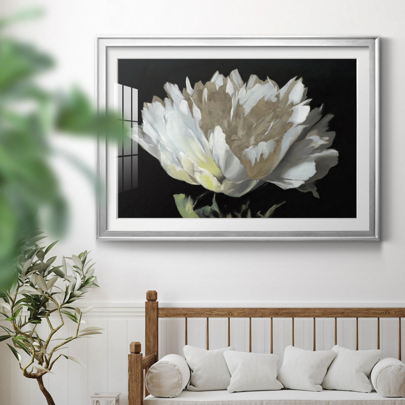 Imprimé WHITE PEONY, Encadrement argenté, H 26,5 po x l 36,5 po x P 1,5 po