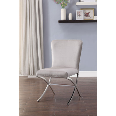 Ensemble de 2 chaises d'appoint en velours gris clair et finition chromée