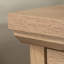 Élégante table de chevet brune avec tiroir coulissant lisse et tablette ouverte pour un rangement supplémentaire, parfaite pour les petites pièces et les décors modernes.