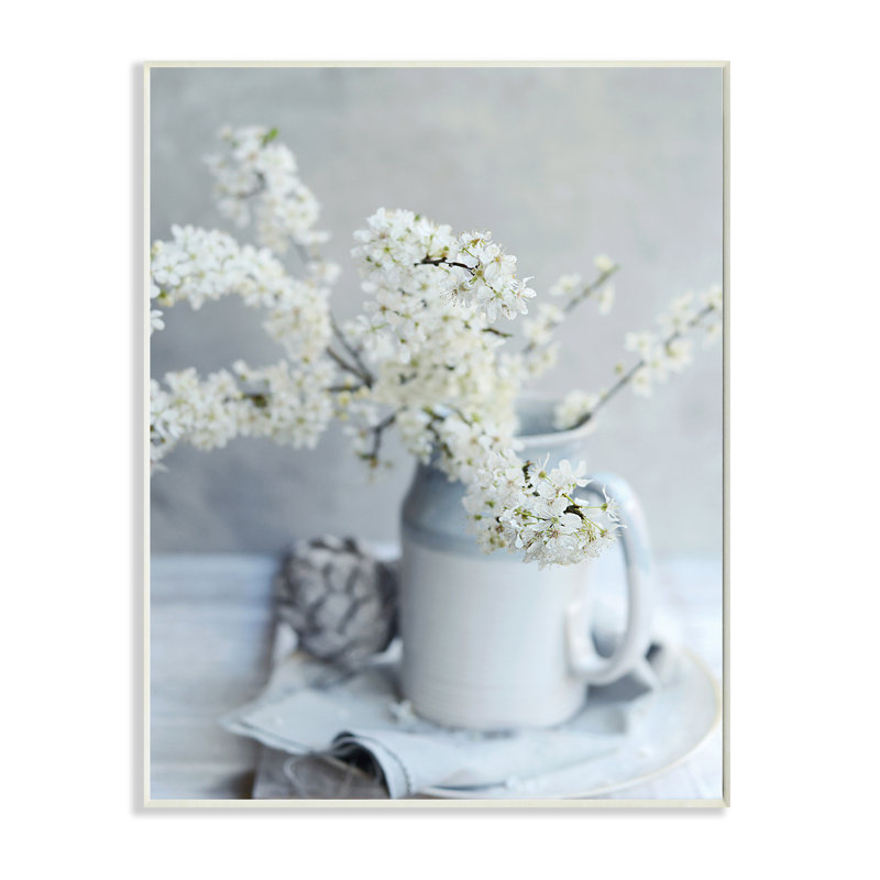 «White Blossom Florals in Soft Country» par Sarah Gardner - photographie, H 19 po x l 13 po, Plaque murale