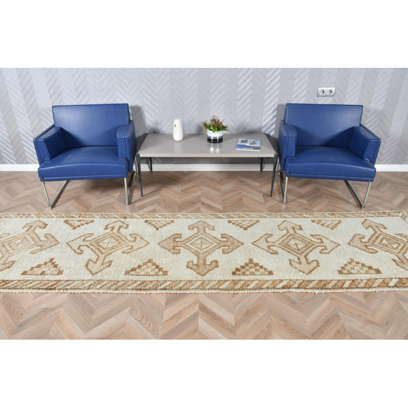 Tapis de couloir turc vintage en laine beige avec un motif de tapis anatolien antique, parfait pour décorer un couloir