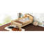 Lit simple avec tête de lit en forme de maison, rangement intégré et plateforme en bois rustique et naturelle