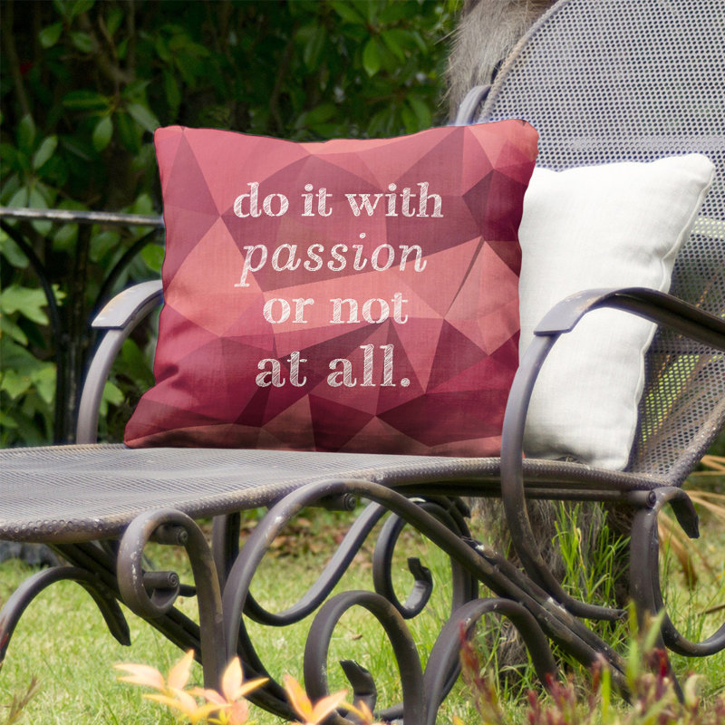 Coussin intérieur/extérieur d’inspiration passion, 18 po x 18 po, Tourmaline rose