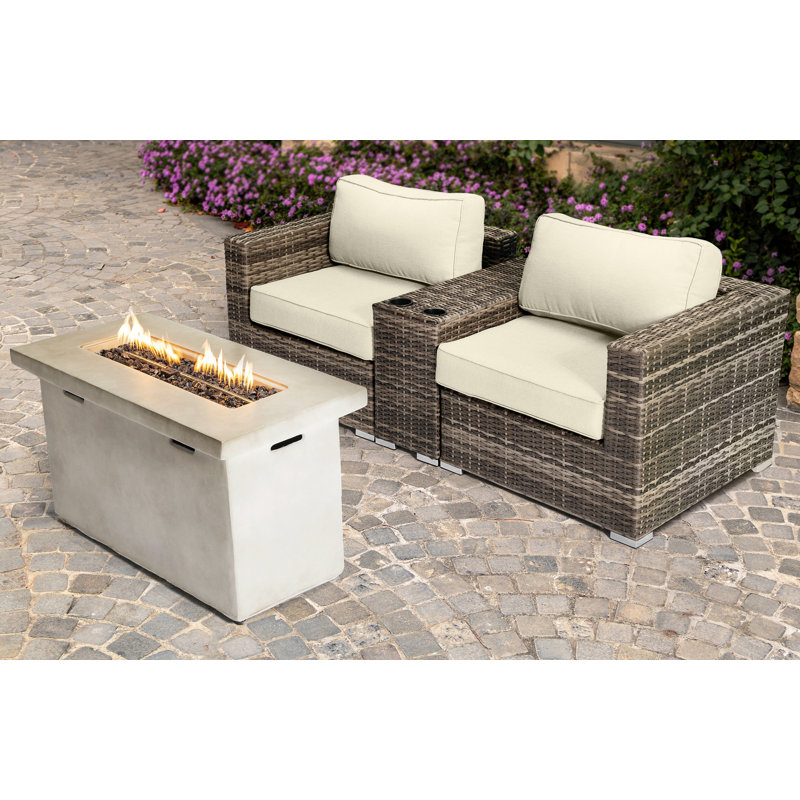 Ensemble de conversation pour 2 personnes avec coussins Sunbrella et foyer rectangulaire en béton LSI, Blanc