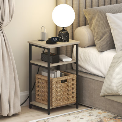 Table de chevet, table de chevet à 3 niveaux avec station de charge, table de bout à cadre en métal, table de chevet avec port USB et port de charge de type C, pour salon, chambre à coucher, chêne Morhausi