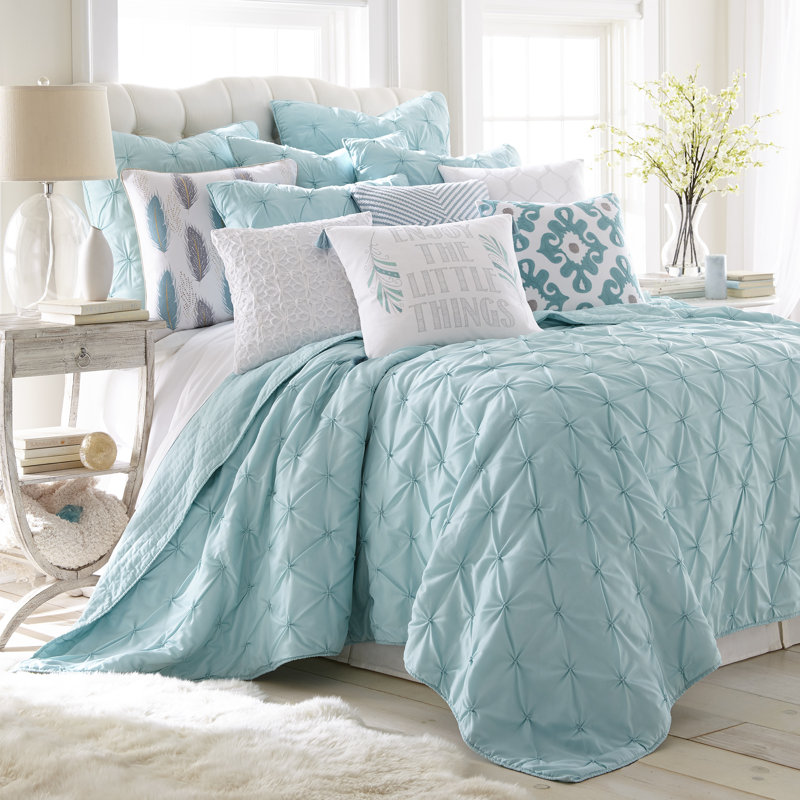 Spa Pintuck Twin Quilt Set