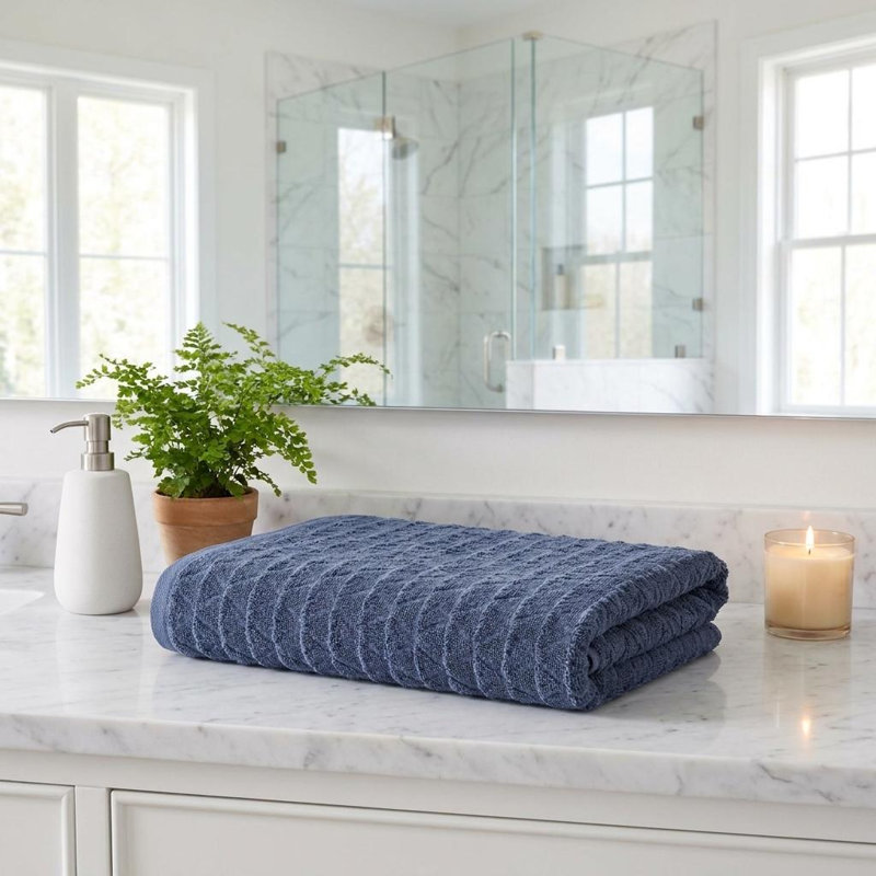 Ensemble de trois serviettes de toilette géométriques en coton turc gris pâle