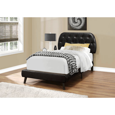 Lit, taille simple, adolescent, rembourré, aspect cuir brun, pieds en bois, transitionnel