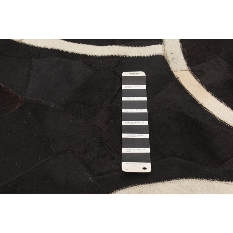 Tapis brun / blanc en cuir de vache fabriqué à la main Arve