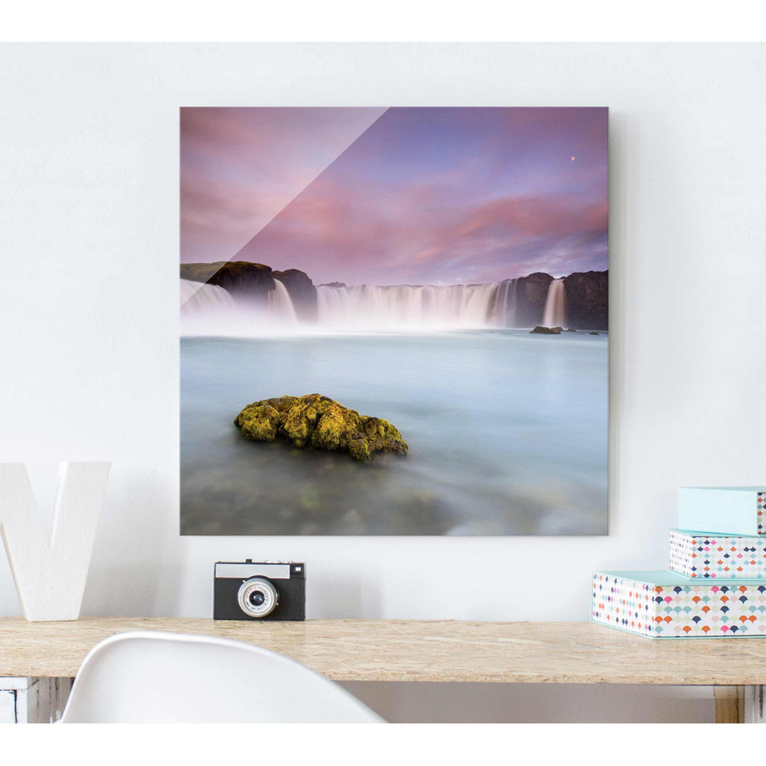 Glasbild Godafoss und der Mond