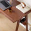 Petit bureau d'écriture rétro en bois d'hévéa-639091590